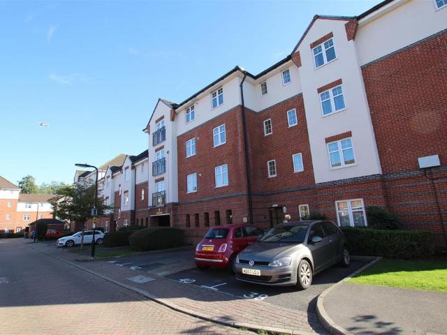 Flat for sale in Eastleigh, Helford