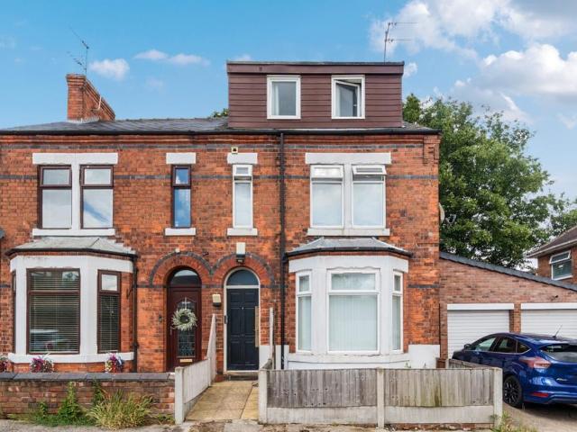 Flat for sale in Gedling, East Midlands