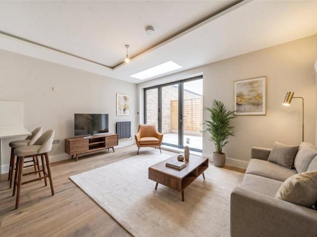 Flat for sale in London Borough of Hammersmith and Fulham, Greater London