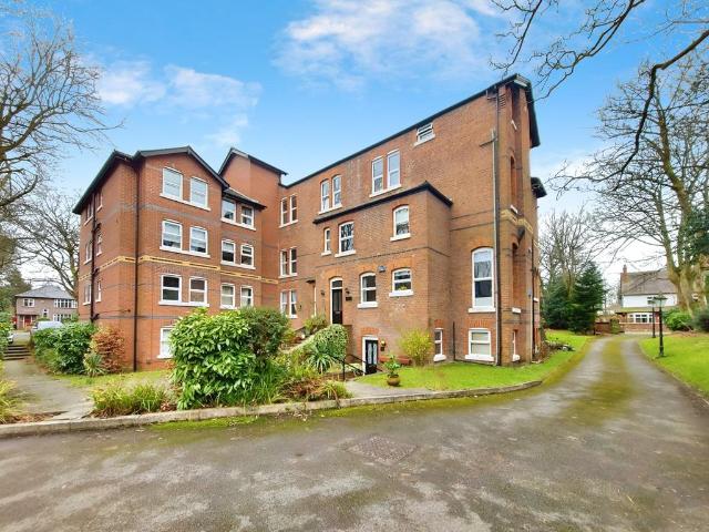 Flat for sale in Monton, Ellesmere Park