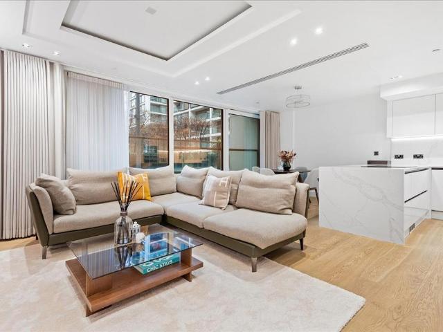 Flat for sale in Kensington, Greater London