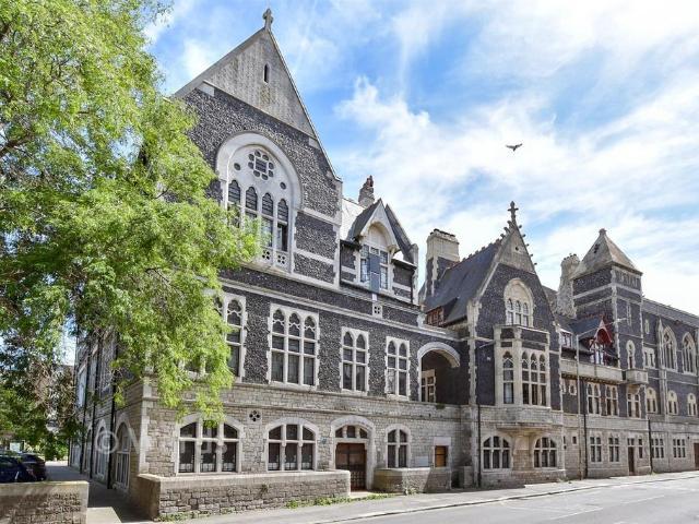 Flat for sale in Tower Hamlets, Ash