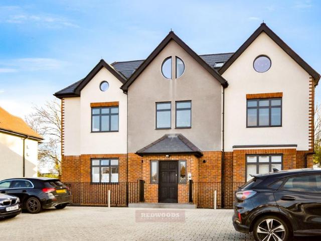 Flat for sale in Hayes, Greater London
