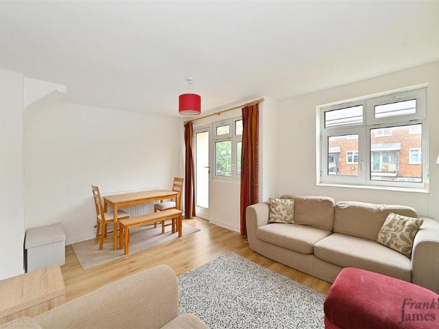 Flat for sale in Ratcliffe, Shadwell