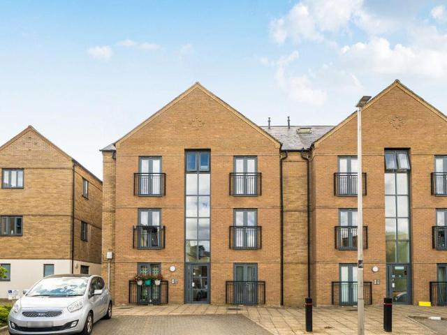 Flat for sale in Fenny Stratford, Milton Keynes