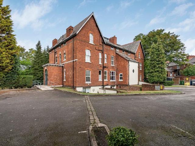 Flat for sale in Heaton Moor, Greater Manchester