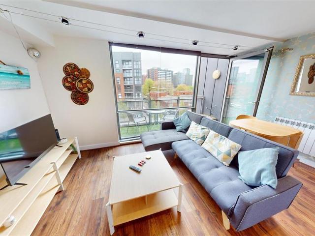 Flat for sale in Blackfriars, Salford