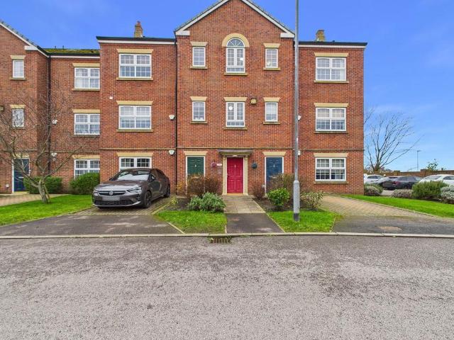 Flat for sale in Brown Edge, Roby Mill