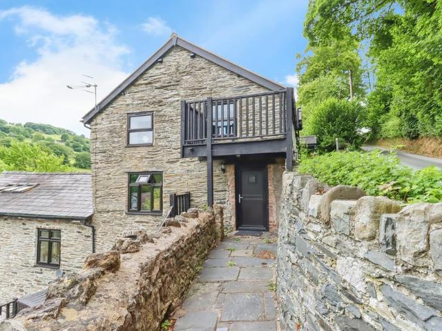 Flat for sale in Dolywern, Wales