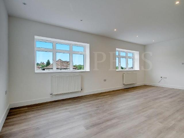 Flat for sale in Dollis Hill, Greater London