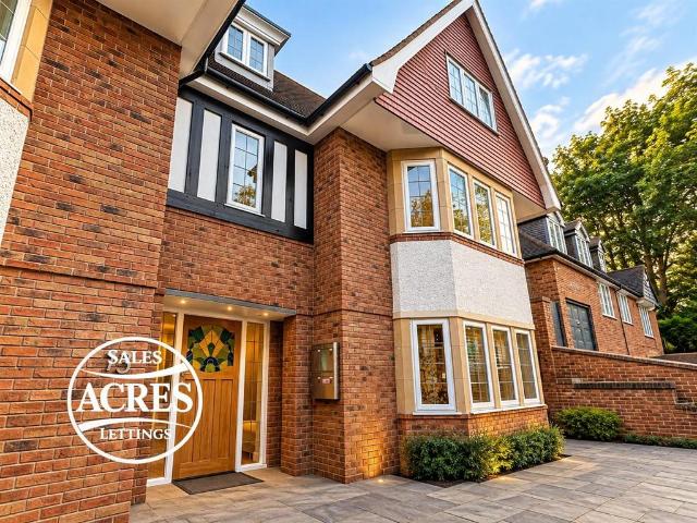 Flat for sale in Driffold, Birmingham