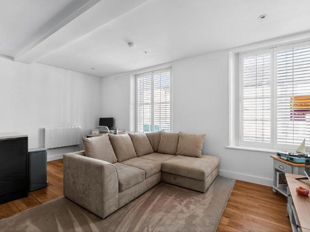 Flat for sale in Ingatestone and Fryerning, Navestock Side
