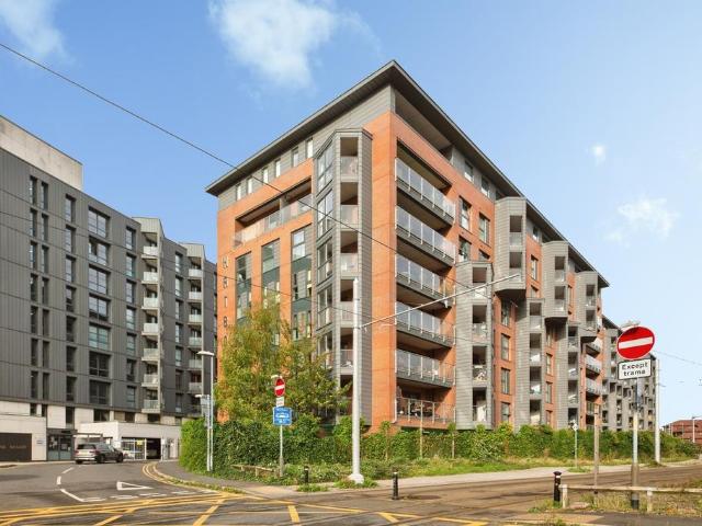 Flat for sale in Georgia, Greater Manchester