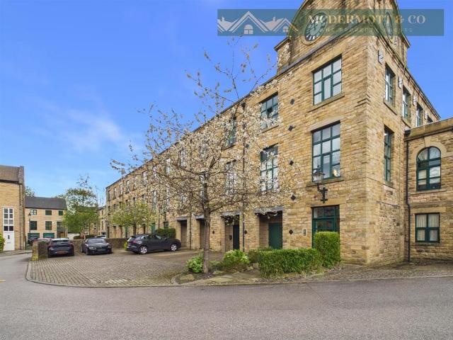 Flat for sale in Saddleworth, Pendock