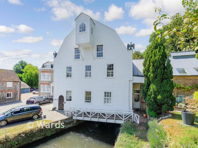 Flat for sale in The Butts, Kent