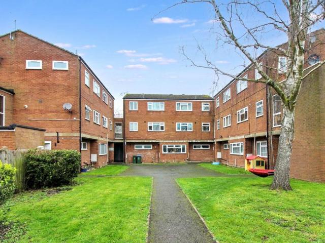 Flat for sale in Southcourt, Aylesbury