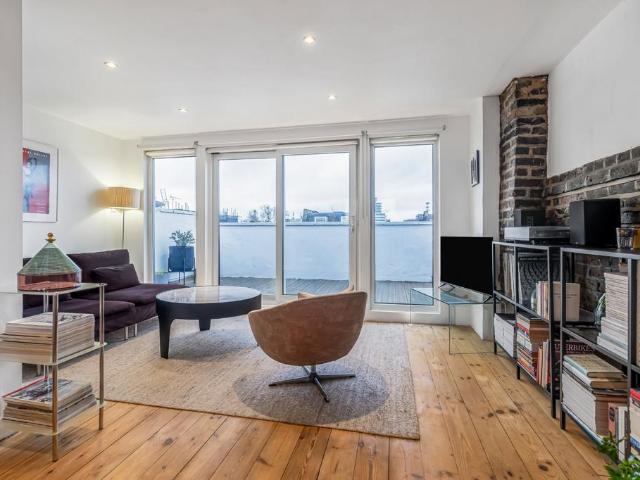 Flat for sale in Holloway, Lower Holloway
