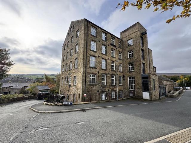 Flat for sale in Meltham, West Yorkshire