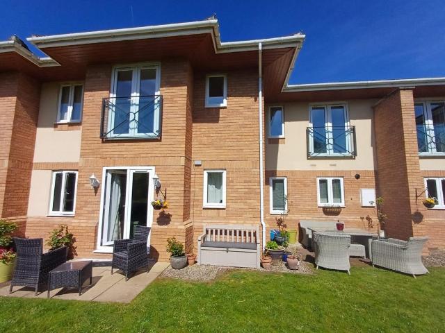Flat for sale in Comberton, Rushock