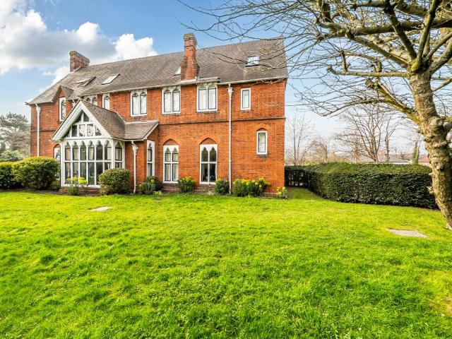 Flat for sale in Clewer Village, Windsor