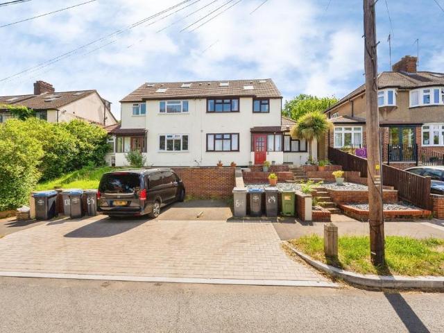 Flat for sale in Preston, Greater London