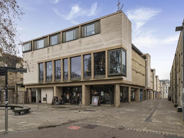 Flat for sale in Arbury, Cambridgeshire