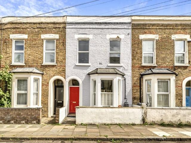 Flat for sale in Stockwell, Greater London