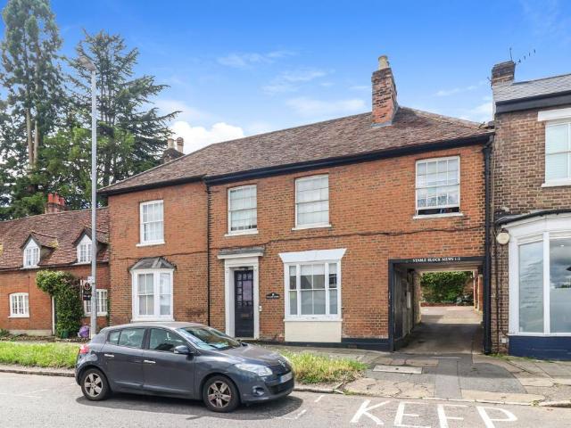 Flat for sale in Pouchen End, Hertfordshire
