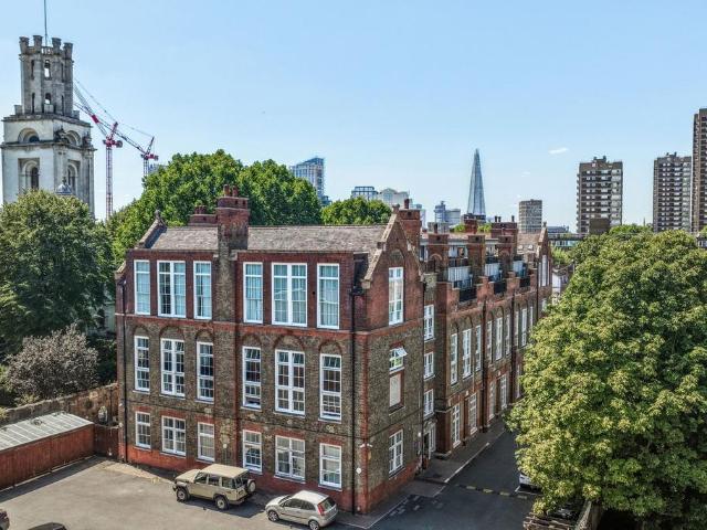 Flat for sale in St. George in the East, Wapping