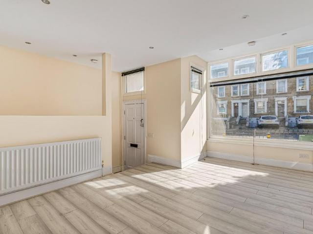 Flat for sale in London Borough of Lewisham, New Cross
