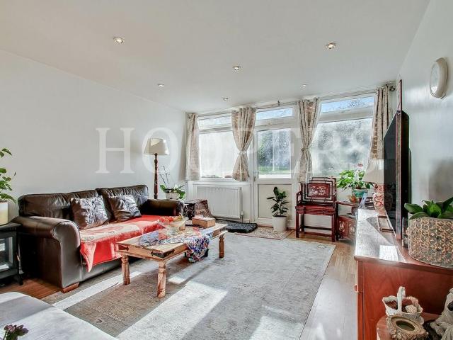 Flat for sale in Dollis Hill, Greater London