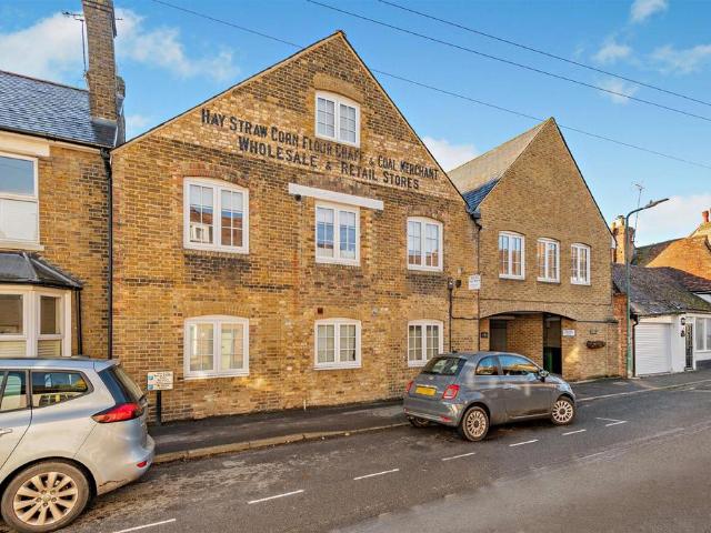 Flat for sale in Midway, Kent