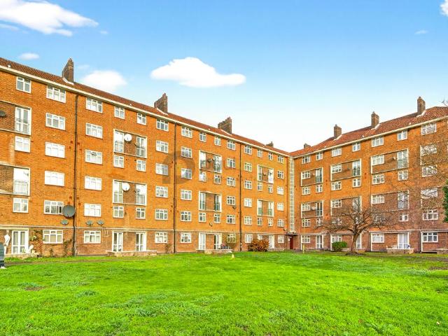 Flat for sale in London Borough of Merton, Mitcham