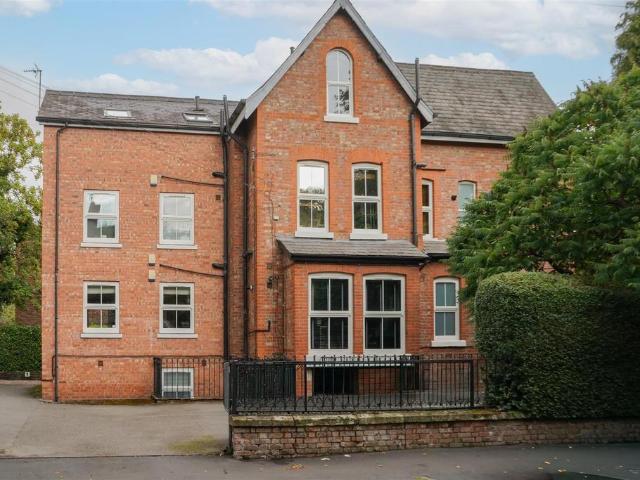 Flat for sale in West Didsbury, Manchester