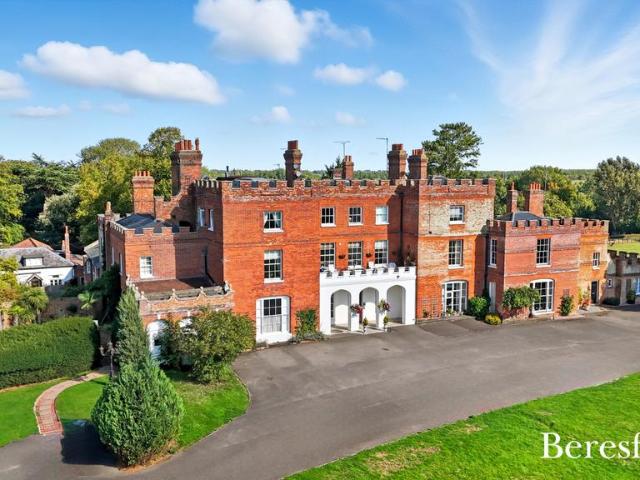 Flat for sale in Duton Hill, Essex