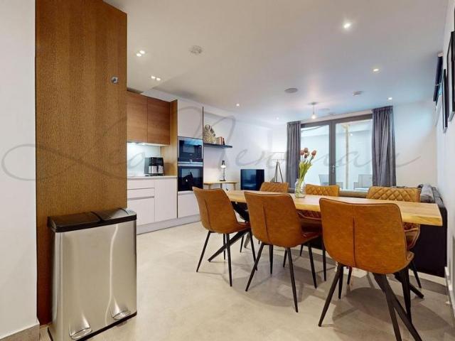 Flat for sale in Kentish Town, Greater London