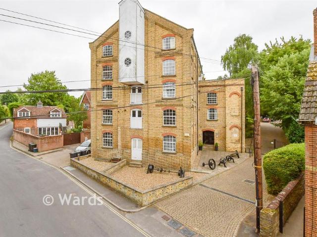 Flat for sale in Bourne Vale, Kent