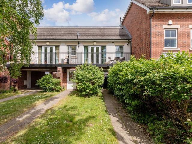 Flat for sale in Slough