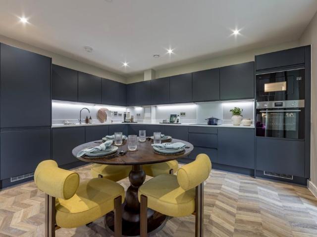 Flat for sale in Earlsfield, Greater London
