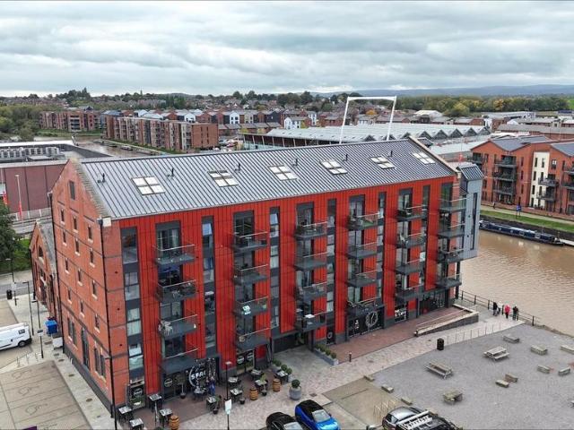 Flat for sale in Gloucester, Gloucestershire