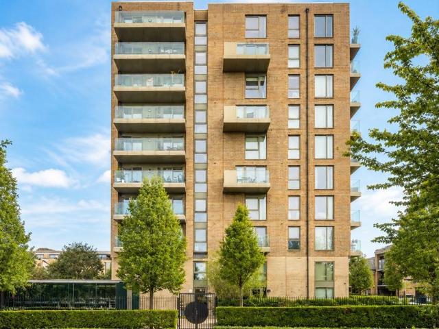 Flat for sale in Limehouse, Greater London