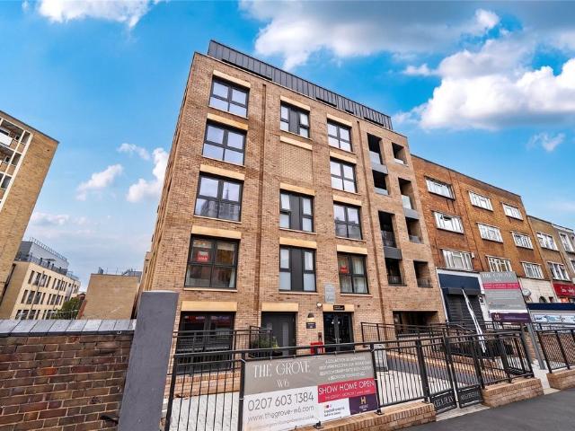 Flat for sale in Shepherd's Bush, Greater London
