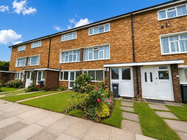 Flat for sale in London Borough of Hounslow, Heston
