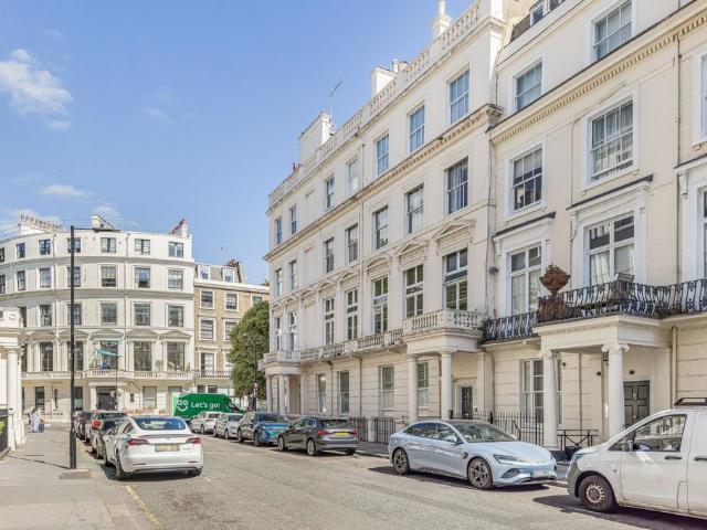 Flat for sale in Paddington, Greater London