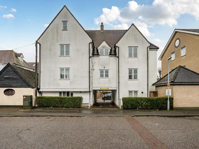 Flat for sale in Fordham Heath, Essex