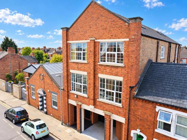 Flat for sale in Phippsville, Northampton