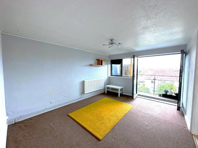 Flat for sale in London Borough of Ealing, Hanwell