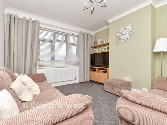 Flat for sale in London Borough of Croydon, Shirley