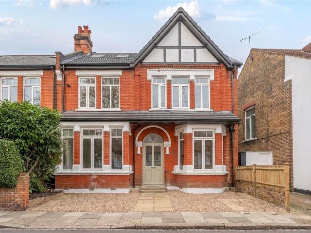 Flat for sale in London Borough of Ealing, Greater London