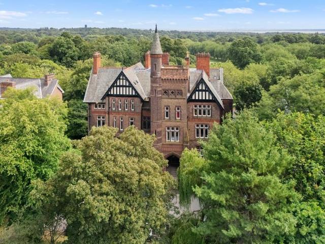 Flat for sale in Calderstones